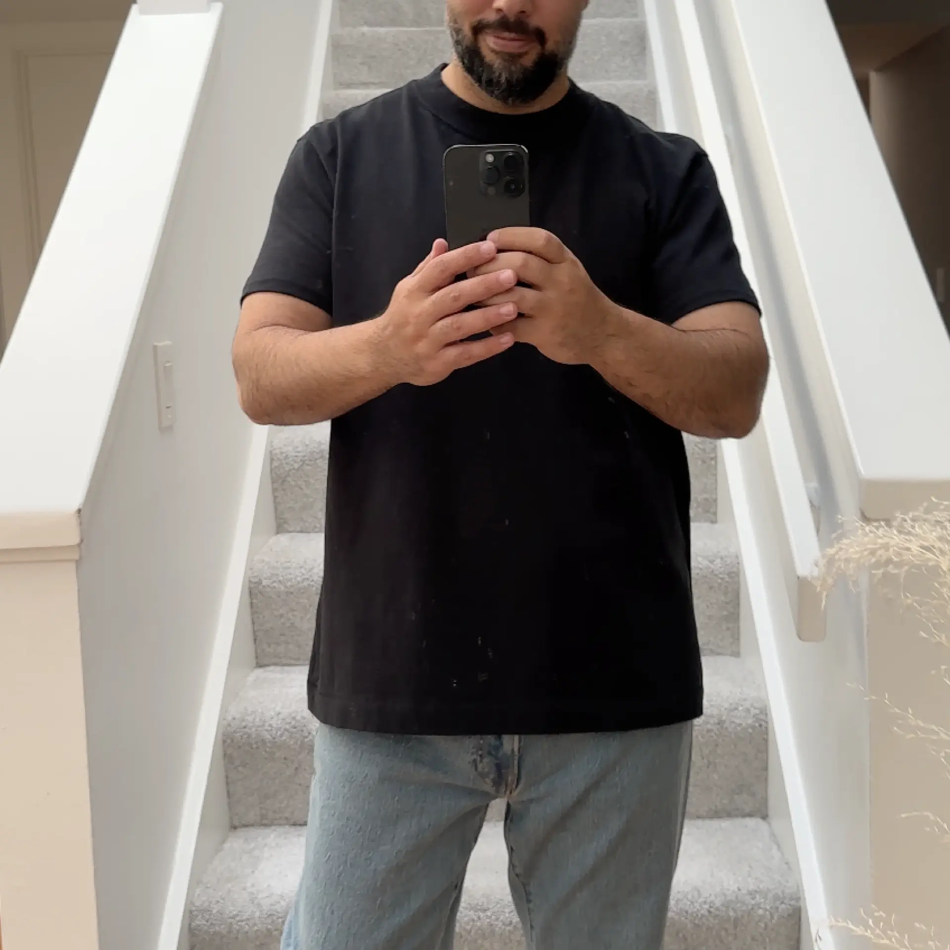 Mirror shot of the Delmade T-shirt fit