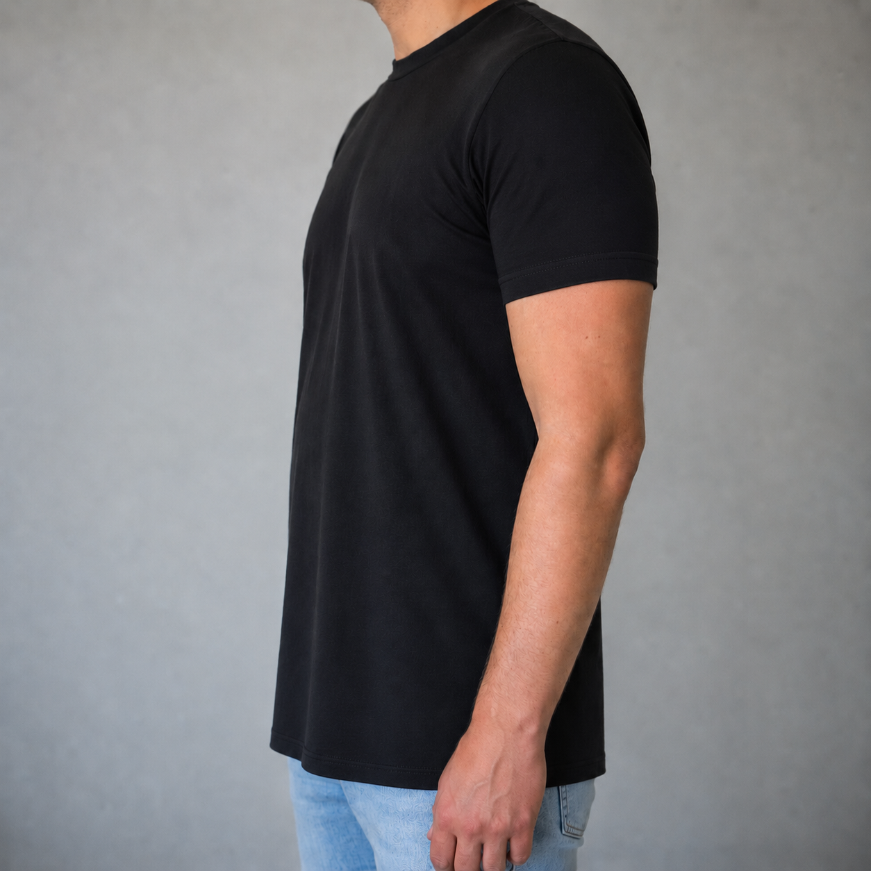 Man wearing a perfectly fitted heavyweight black t-shirt